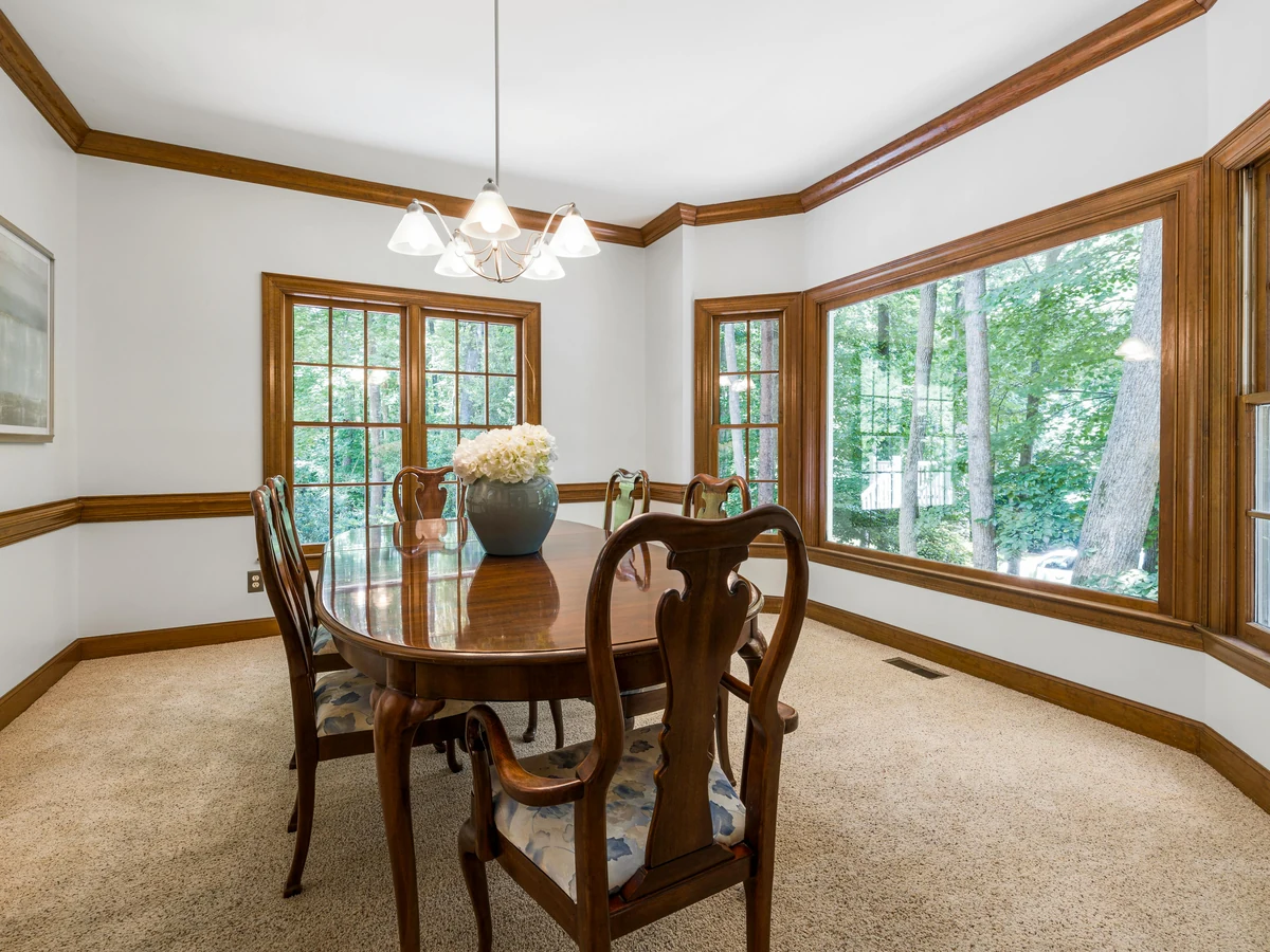 Dining room painting in Barnstaple - traditional dining room painted by Barnstaple Decorators